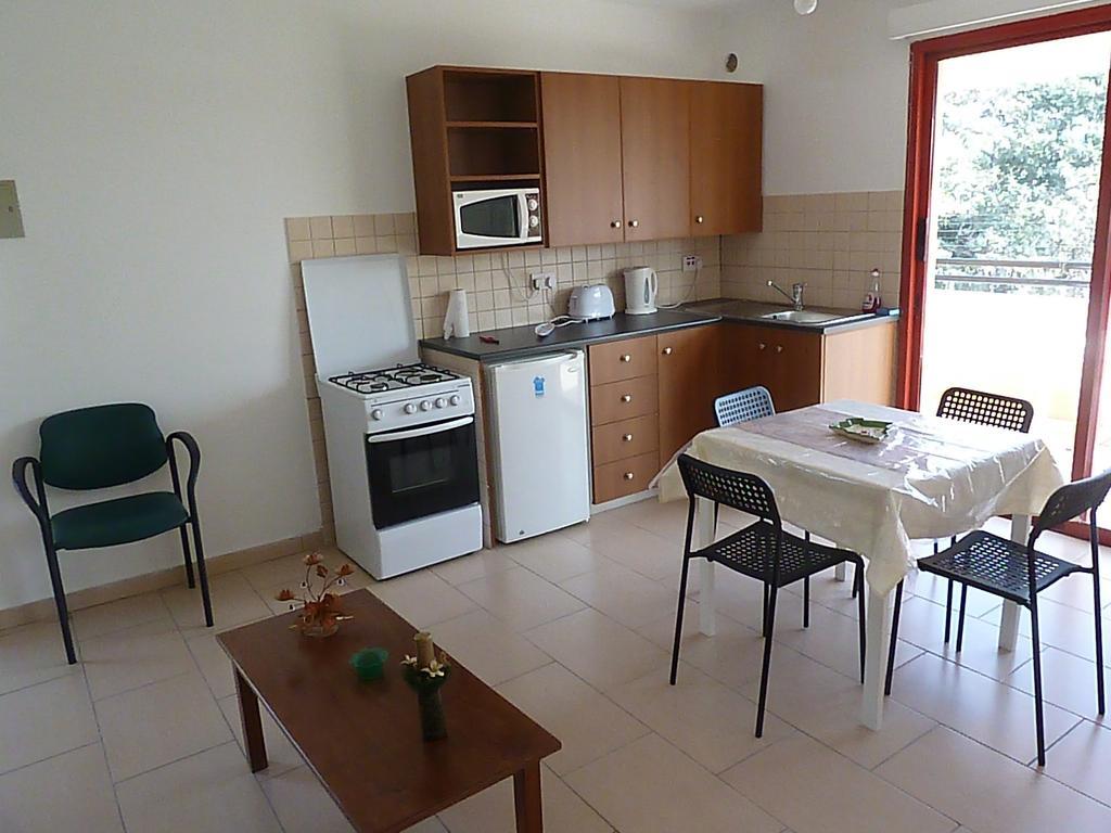 Apartmán Valentinos Court Paphos Pokoj fotografie